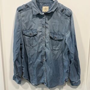 American Eagle Outfitters Light Blue Denim Shirt boyfriend fit